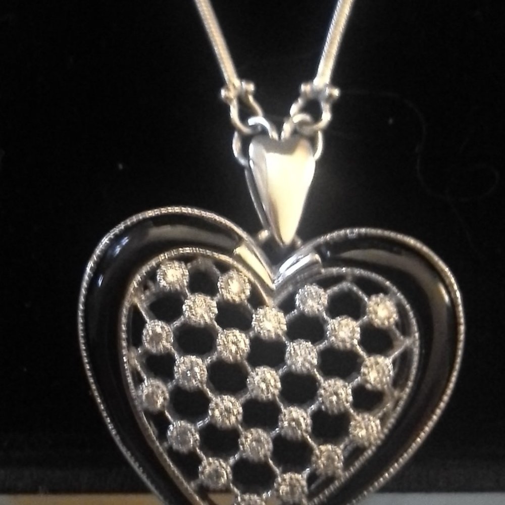 White Gold Heart Necklace wi Diamonds,Pearl& Onyx - Picture 10 of 12